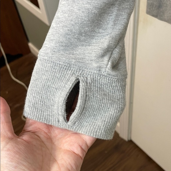 L.L. Bean Like New Heather Gray Logo Soft Crewneck Sweater Size Medium - Picture 6 of 7